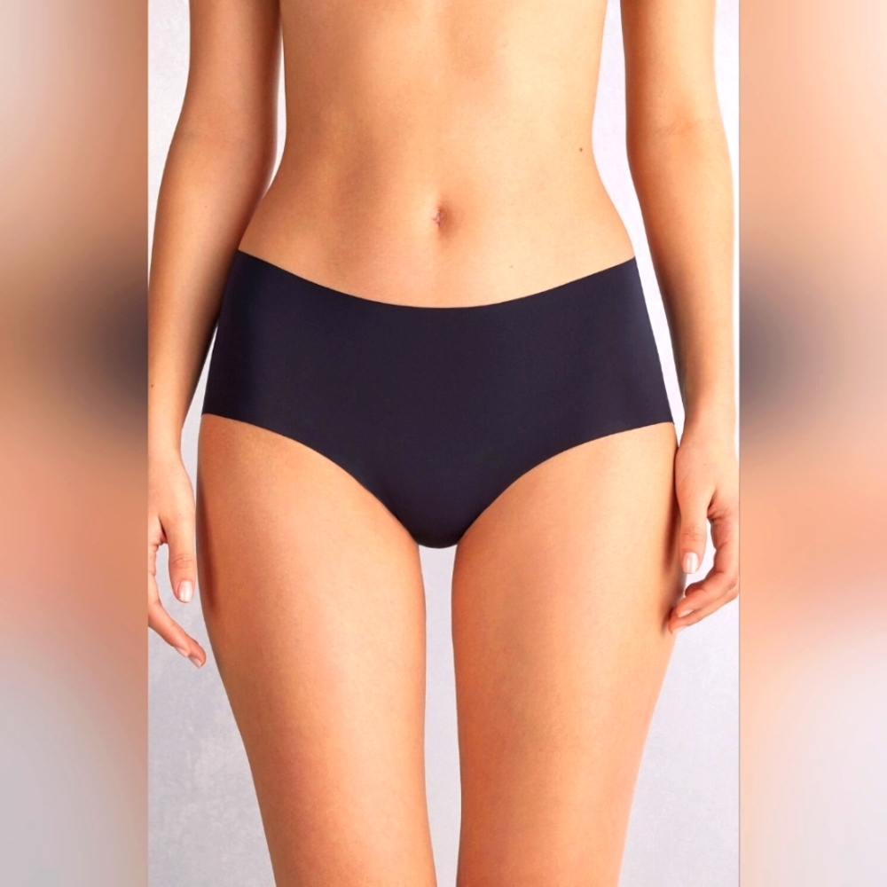 Nwt intimissimi Seamless Microfiber Hipster panties in Nero size small‎